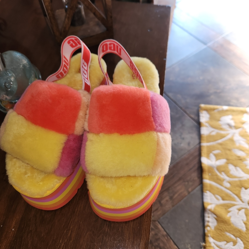 Ugg super, fun thick soled colorful soft sandals, new without tags